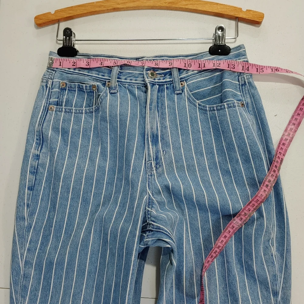AMERICAN EAGLE PIN STRIPE MOM JEAN (637) - Picture 2 of 13